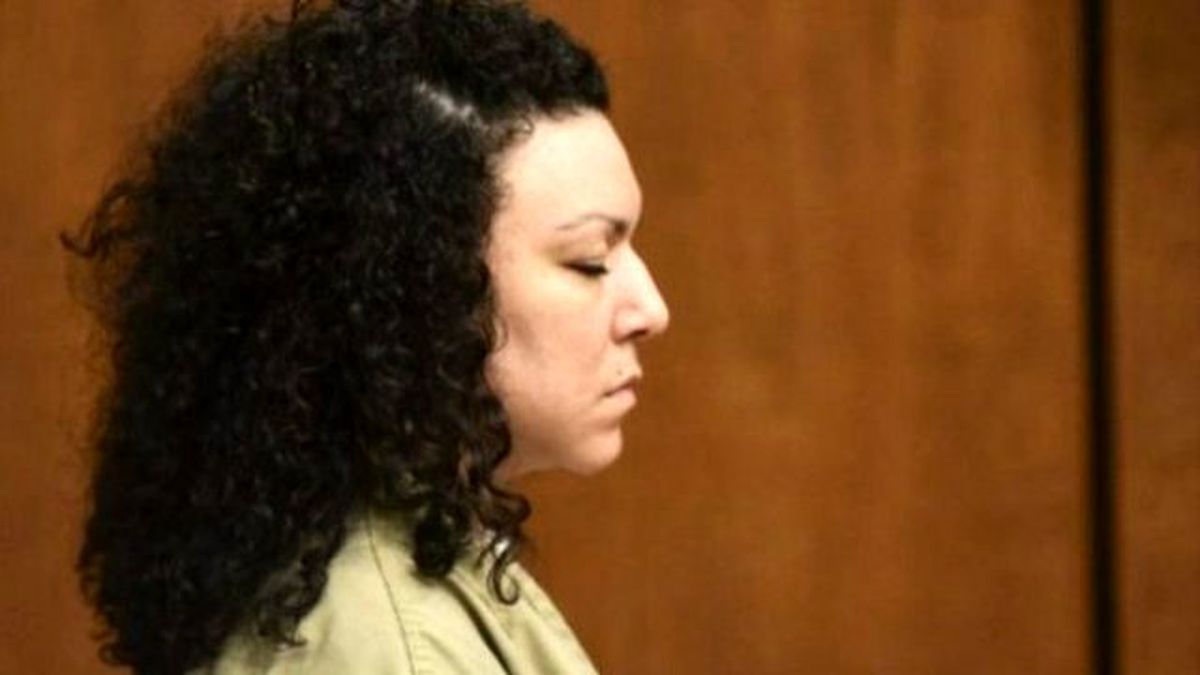 Anne Rahmini ve Rahimdeki Cenini Kesen Kadına 100 Yıl Hapis Cezası