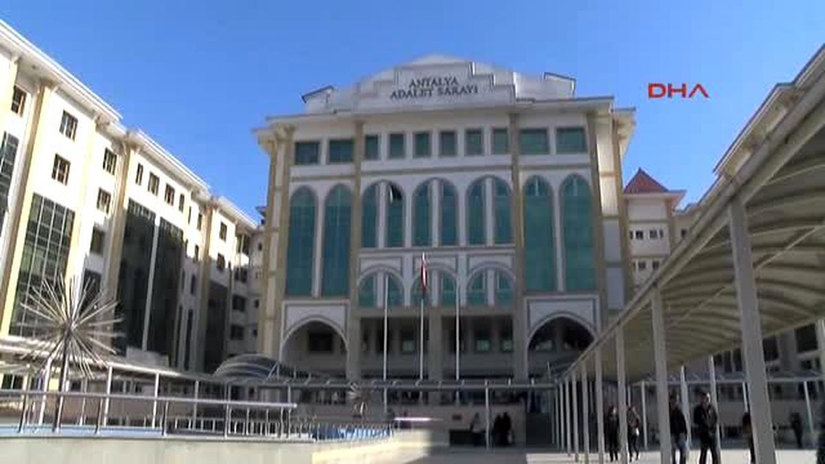 Antalya'da Rezalet! 14 Yaşındaki Kız Cinsel İstismarcısıyla Evleniyor