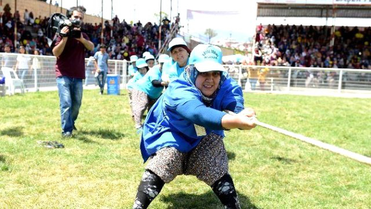 Antalyalı Kadınlar Erkeklere Taş Çıkarttı