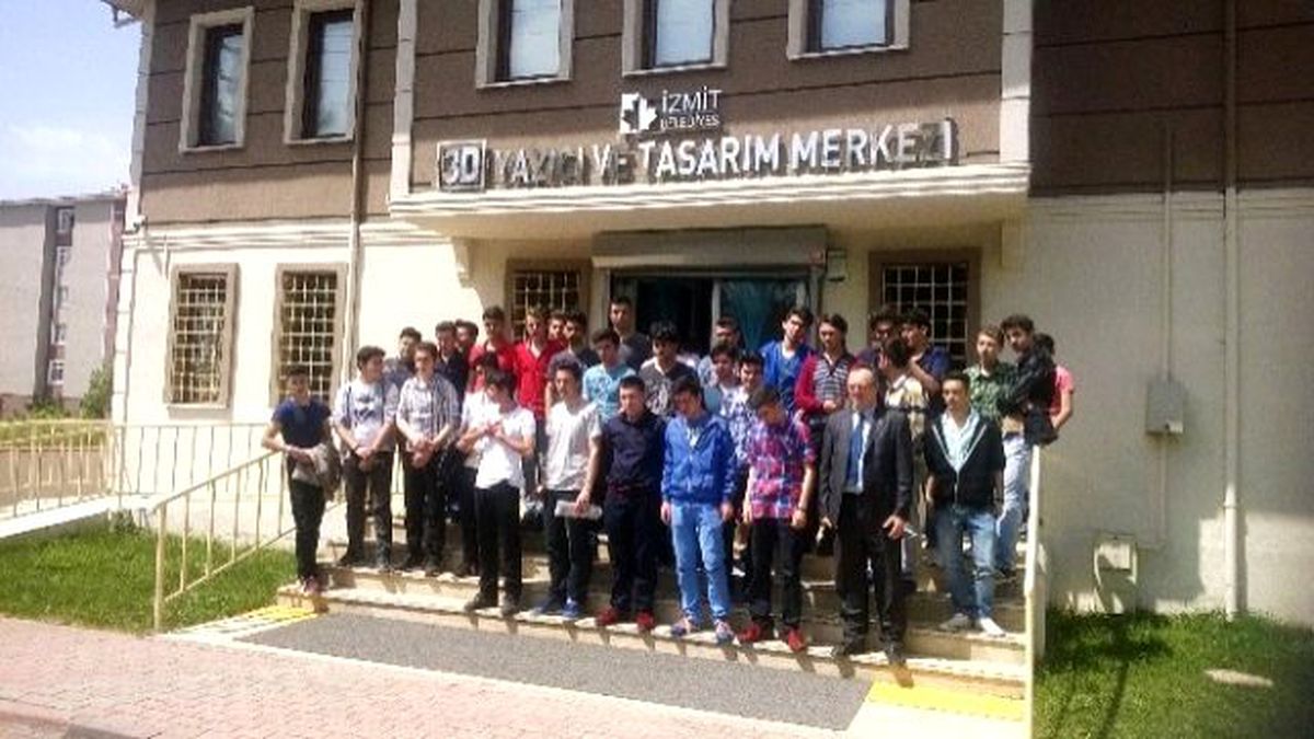 Binlerce Kişi İzmit\'i Gezdi