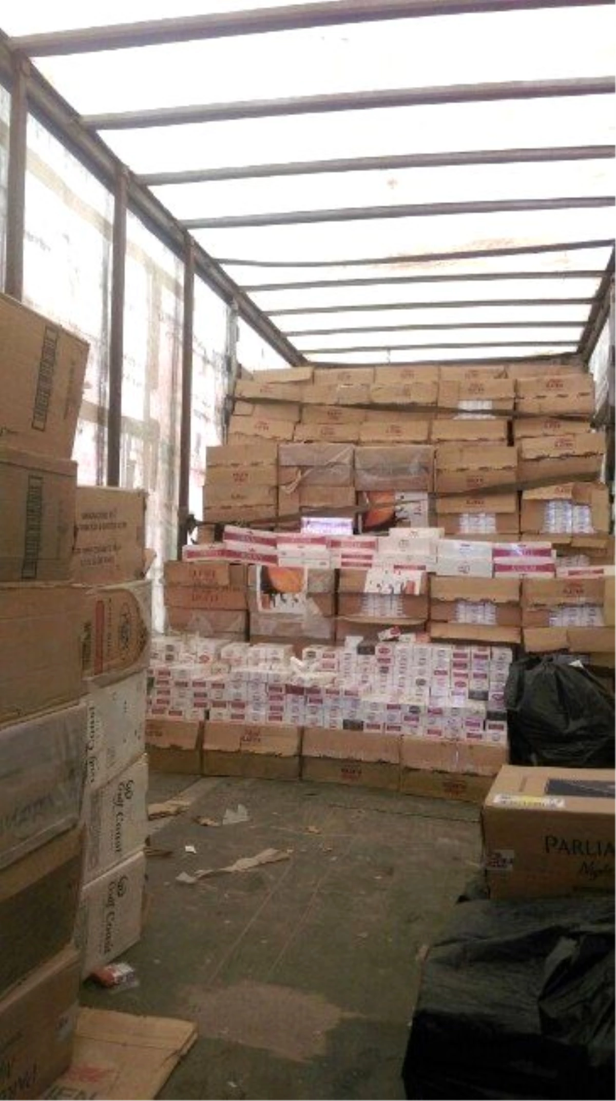 Bitlis\'te 276 Bin Paket Kaçak Sigara Ele Geçirildi