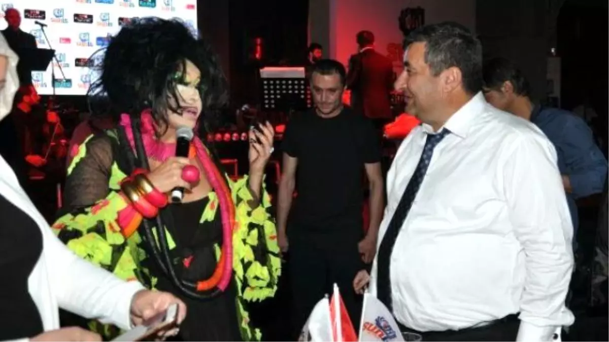 Cengiz Kurtoğlu ve Bülent Ersoy ile Oryantal Asena Aynı Sahnede