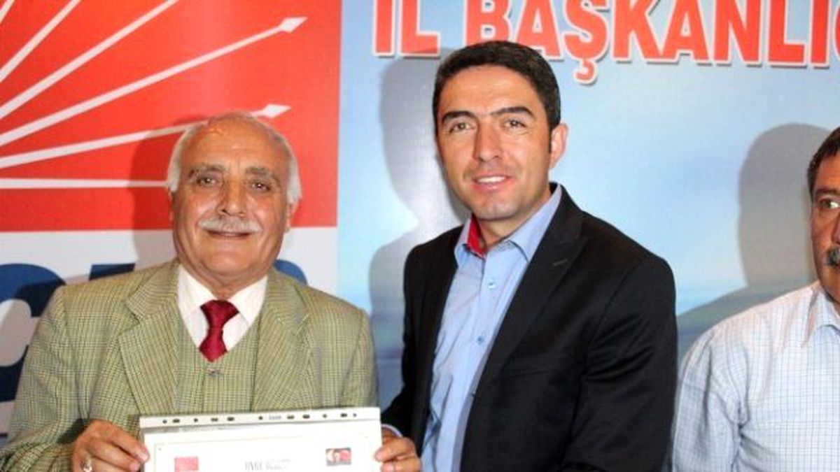 CHP İl Başkan Enver Kiraz Emektarlara Onur Belgesi Verdi