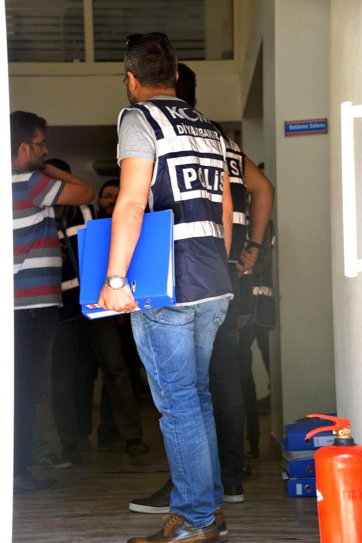 Diyarbakır\'da Kimse Yok mu Derneği\'nde Arama