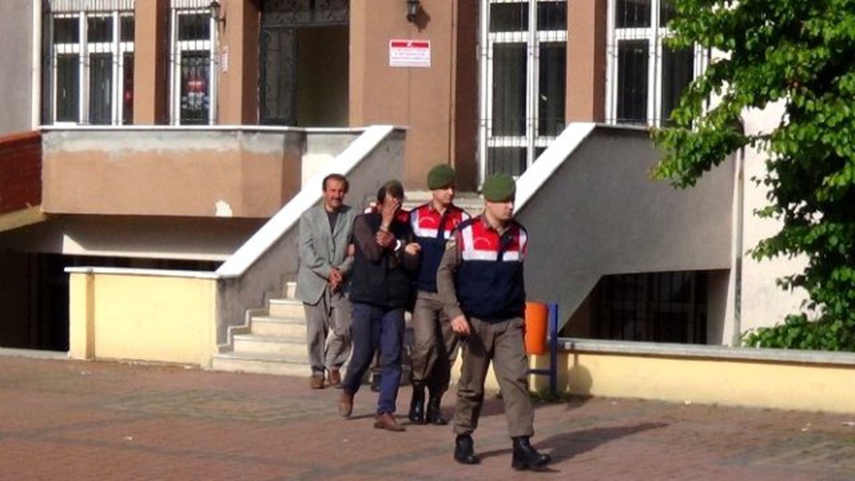 Eve Giren Hırsızlar Yatağın Altına Saklandı
