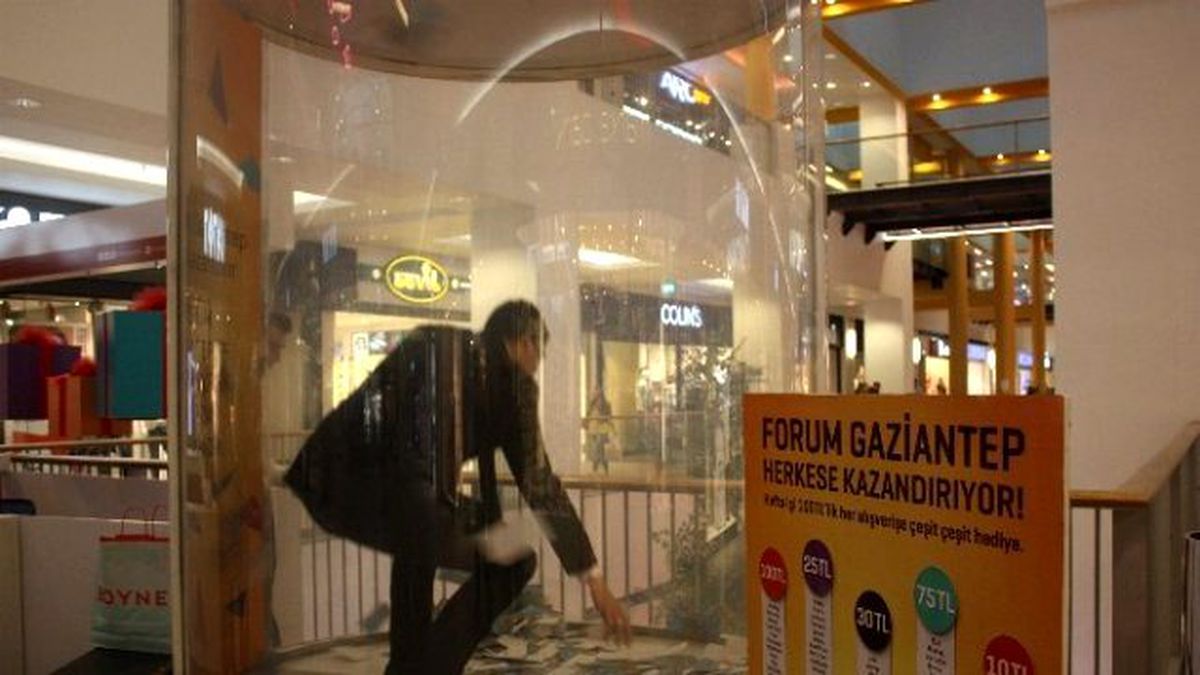 Hediye Kabininde Armağan Yağmuru