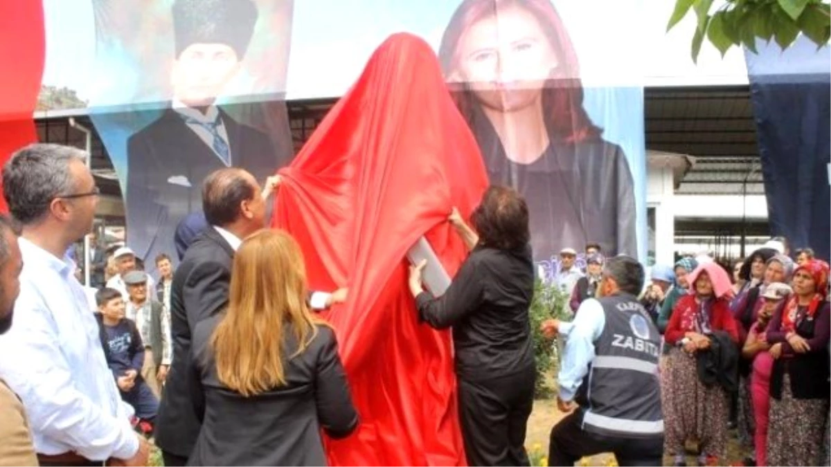 Karpuzlu\'da Türkiye\'nin İlk Kadın Muhtarının Büstü Açıldı