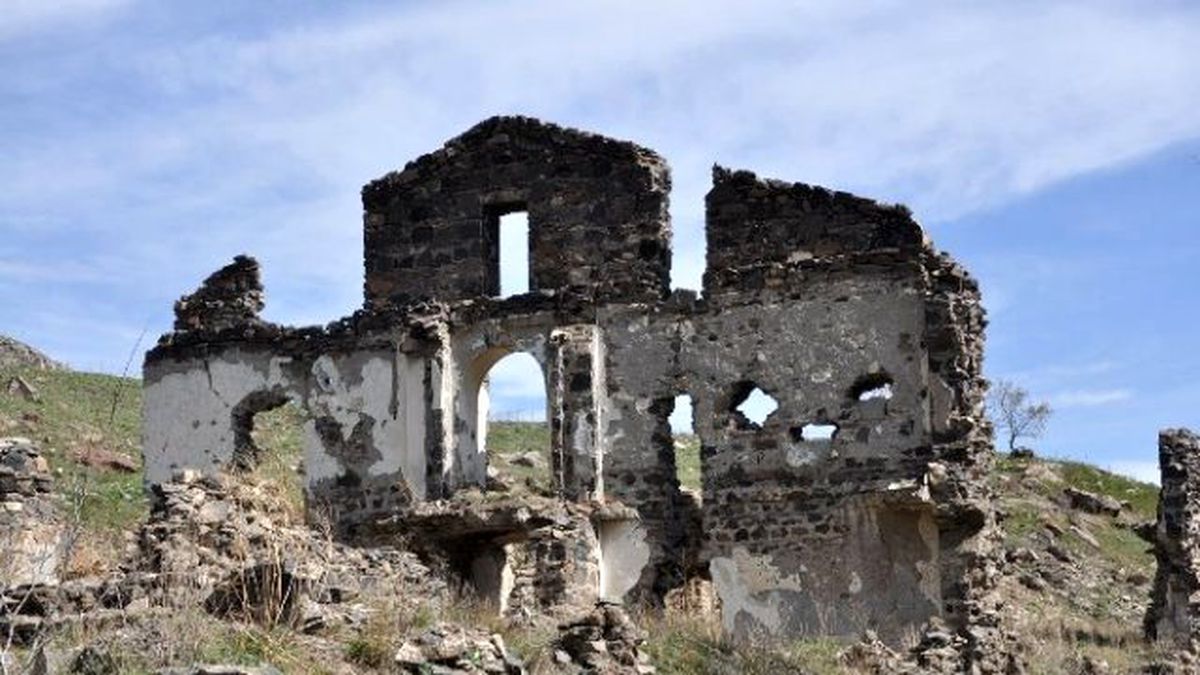 Kars\'ta Tarih Yok Oluyor