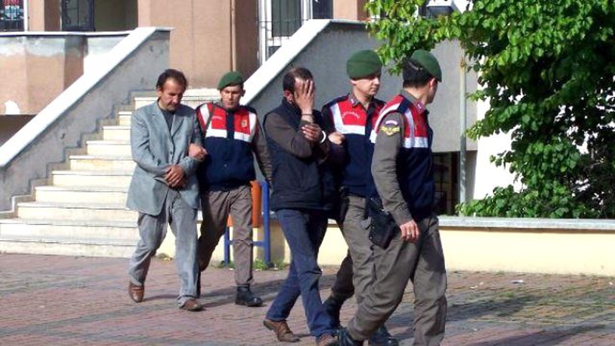 Kasa Hırsızları Yatağın Altında Yakalandı