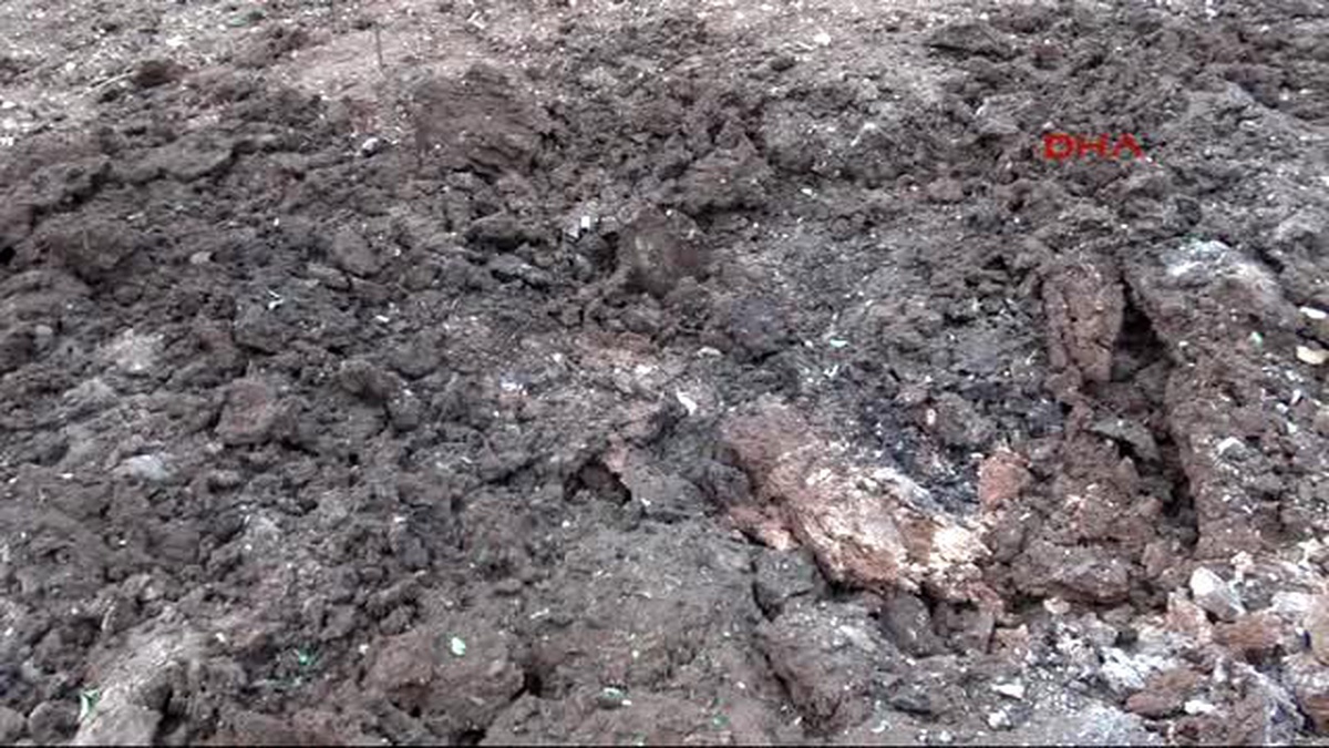 Kilis\'te Boş Araziye Roketatar Mermisi Düştü