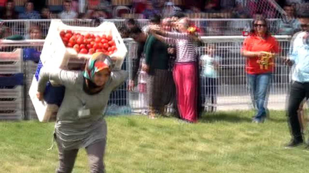 Kumluca Tarım ve Seracılık Festivali\'nde Kadınlar Yarıştı