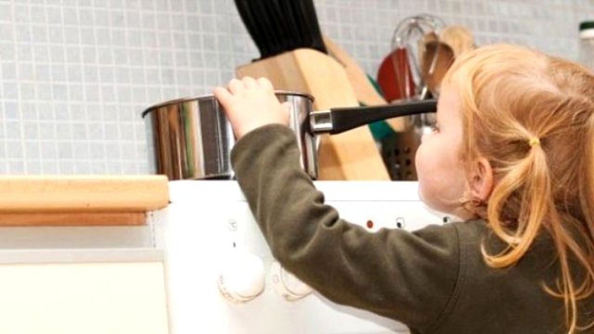 Öpünce Geçmeyen Uflar İçin Annelere \'Ev Kazası\' Eğitimi