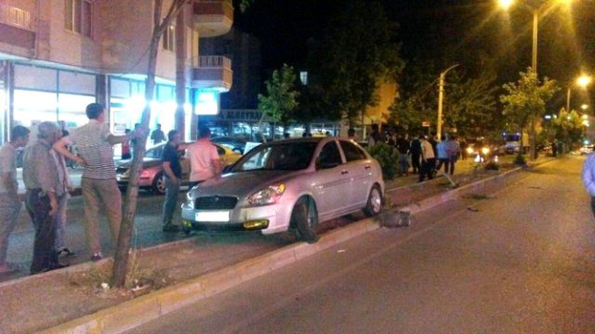Otomobiller Çarpıştı: 1 Yaralı