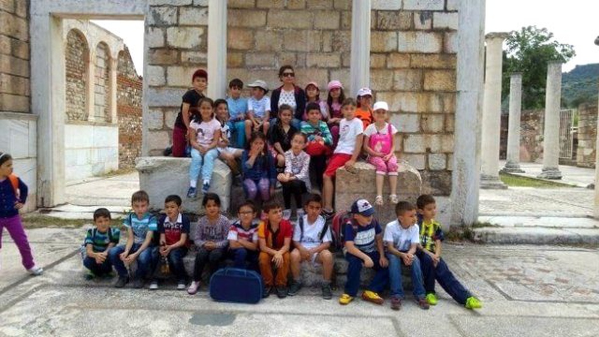 Salihli\'de Miniklerden Tarihi Gezi