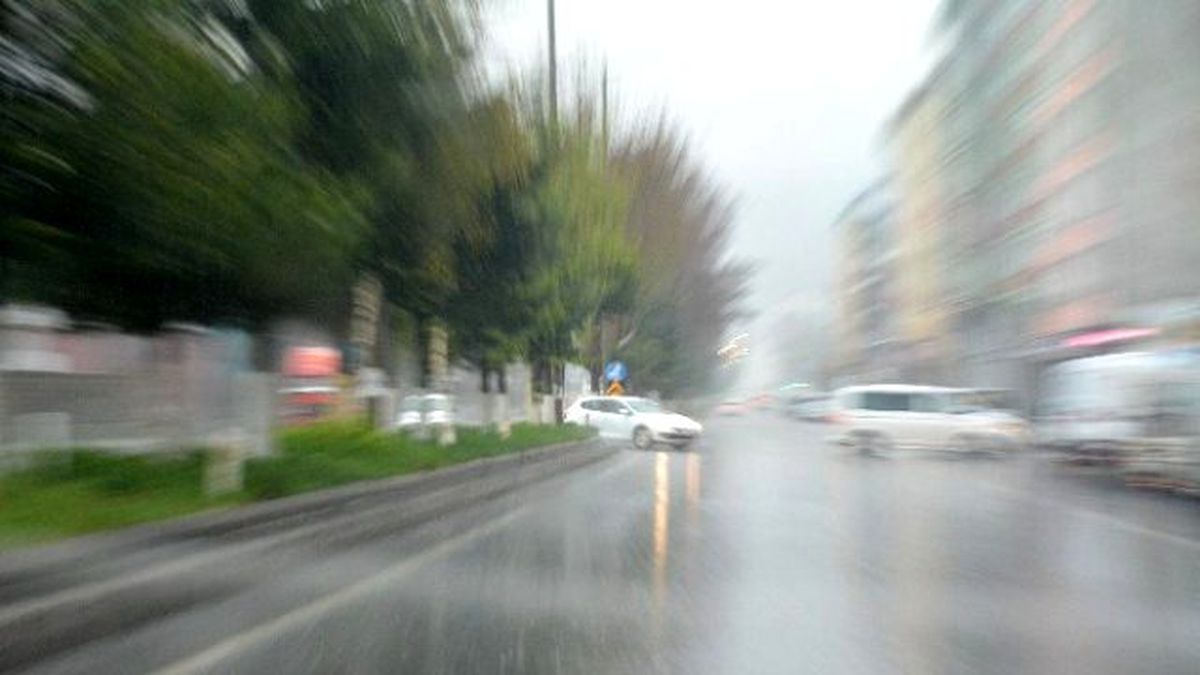 Tatvan Güne Sağanak Yağışla Başladı