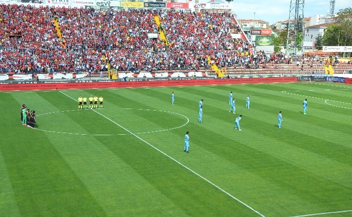 Trabzonsporlu Futbolculardan İlginç Protesto