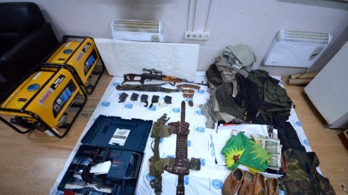 Van\'da PKK\'ya Ait Çok Sayıda Silah ve Mühimmat Ele Geçirildi