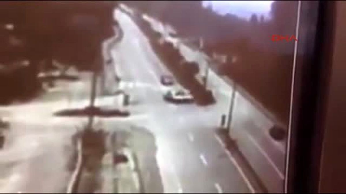 Zonguldak\'ta 3 Kişinin Yaralandığı Kaza Güvenlik Kamerasında