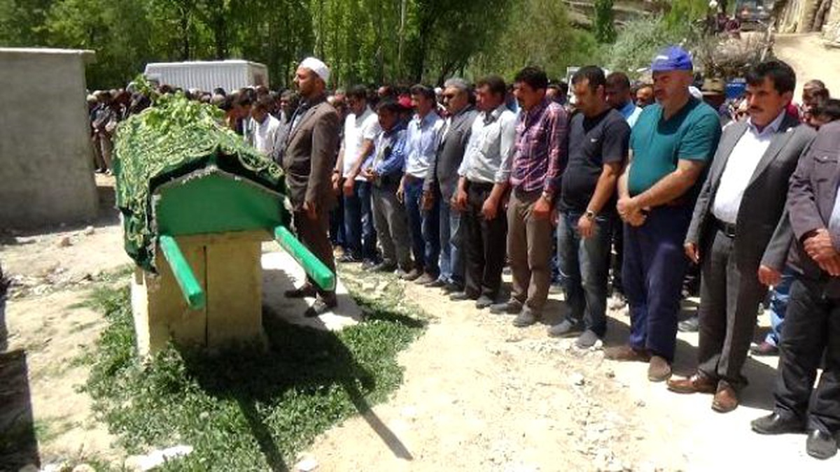 8 Yaşındaki Emine, Salıncağın İpine Dolanıp Öldü