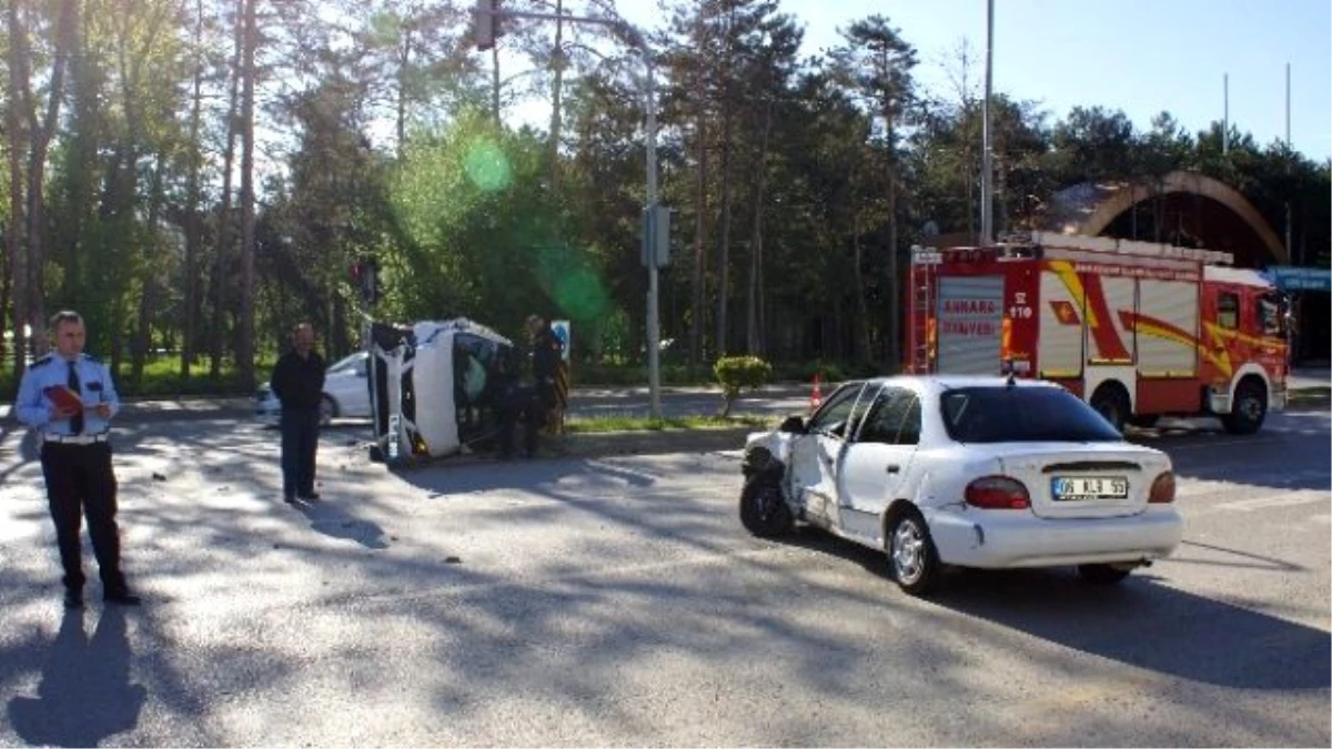 Ankara\'da Trafik Kazası: 4 Yaralı