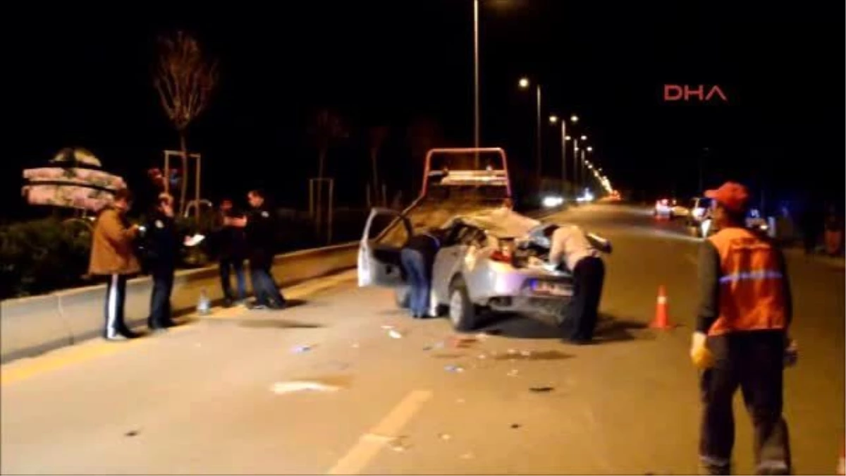 Ankara Otomobil Çöp Konteynırına Çarpıp Devrildi: 4 Yaralı