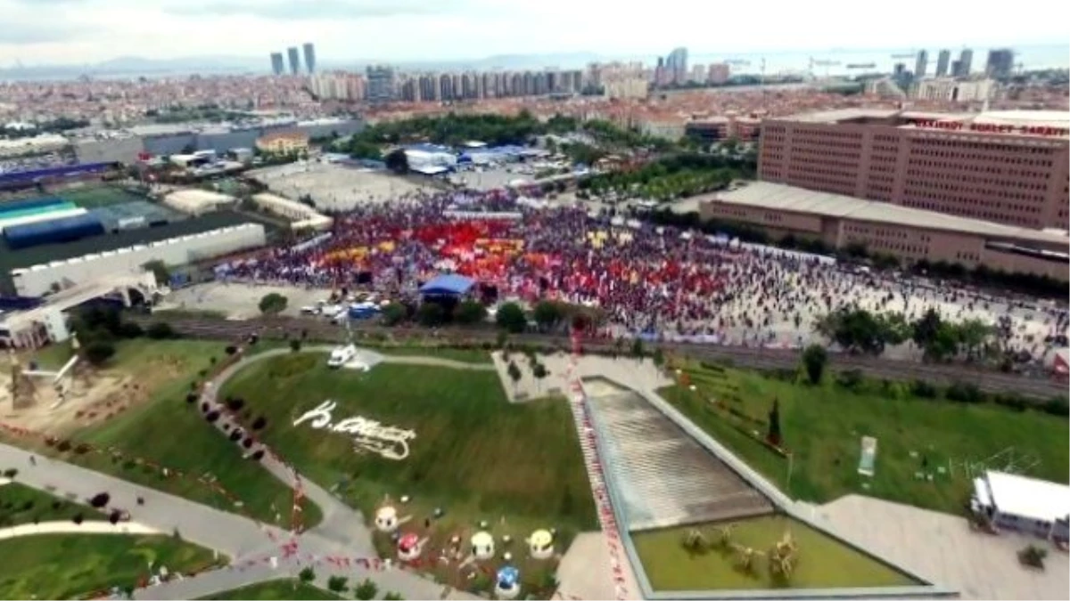 Bakırköy\'deki 1 Mayıs Kutlaması Havadan Görüntülendi