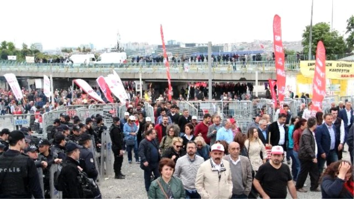 Bakırköy Pazar Alanındaki Gruplar Dağılıyor