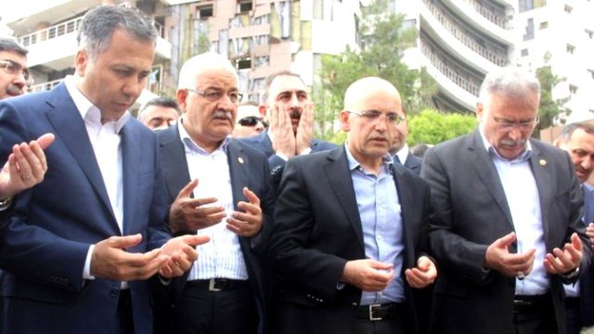 Başbakan Yardımcısı Şimşek, Olay Yerinde İnceleme Yapıyor