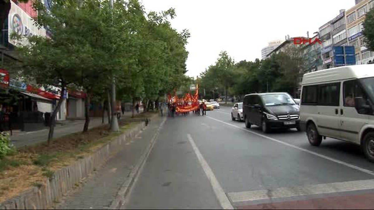 Beşiktaş\'ta Taksim\'e Yürümek İsteyen Gruba Müdahale