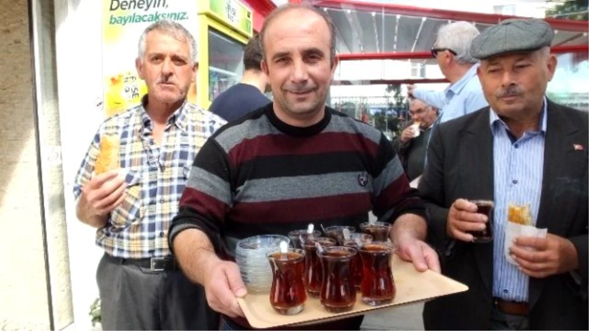 Burhaniye\'de Şakir Cihan Zeytincilerin Gönlünde Taht Kurdu