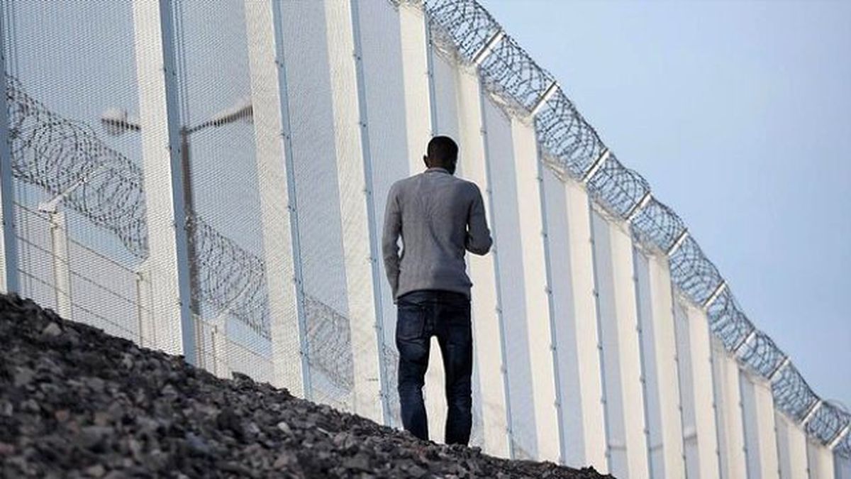 Calais\'i Çevreleyen Duvar 300 Metre Daha Uzatılacak