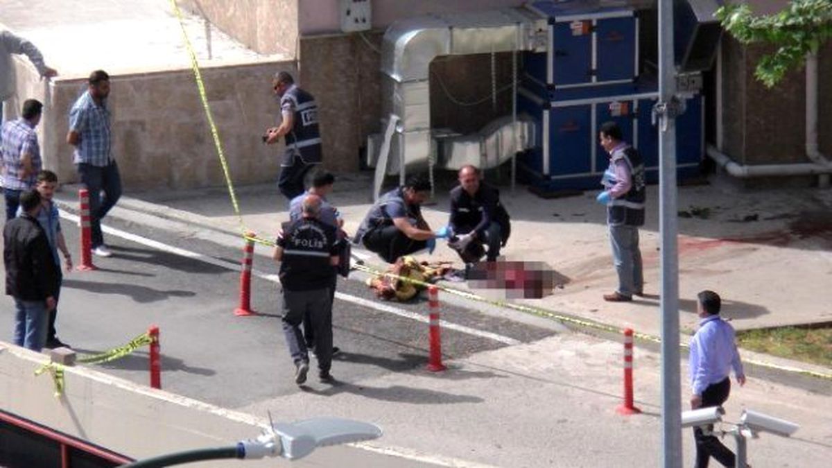 Canlı Bombanın Cesedi Kaldırıldı