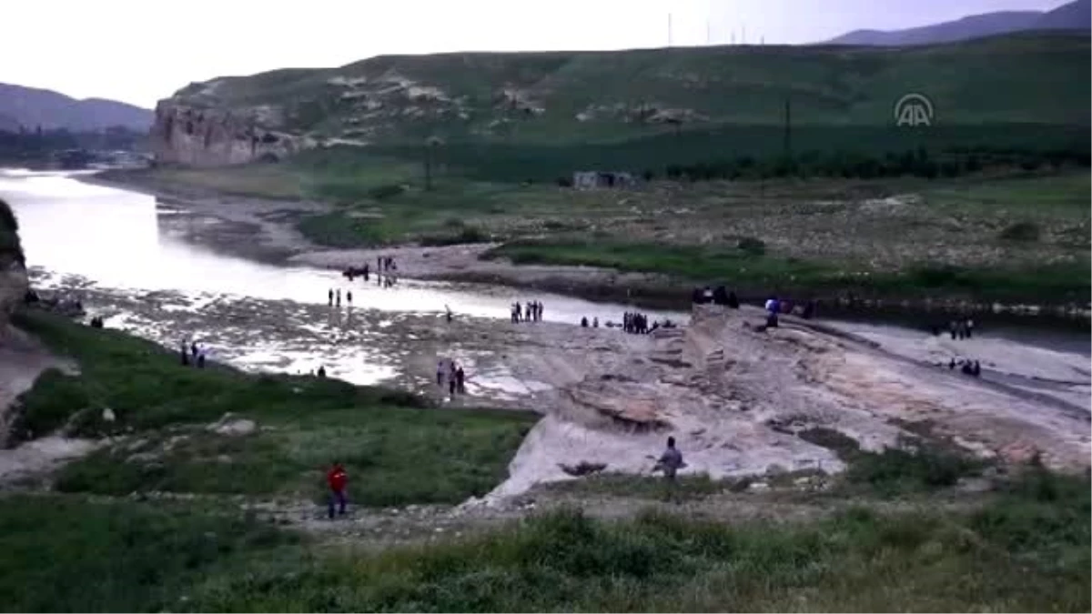 Dicle Nehri\'ne Giren Genç Boğuldu