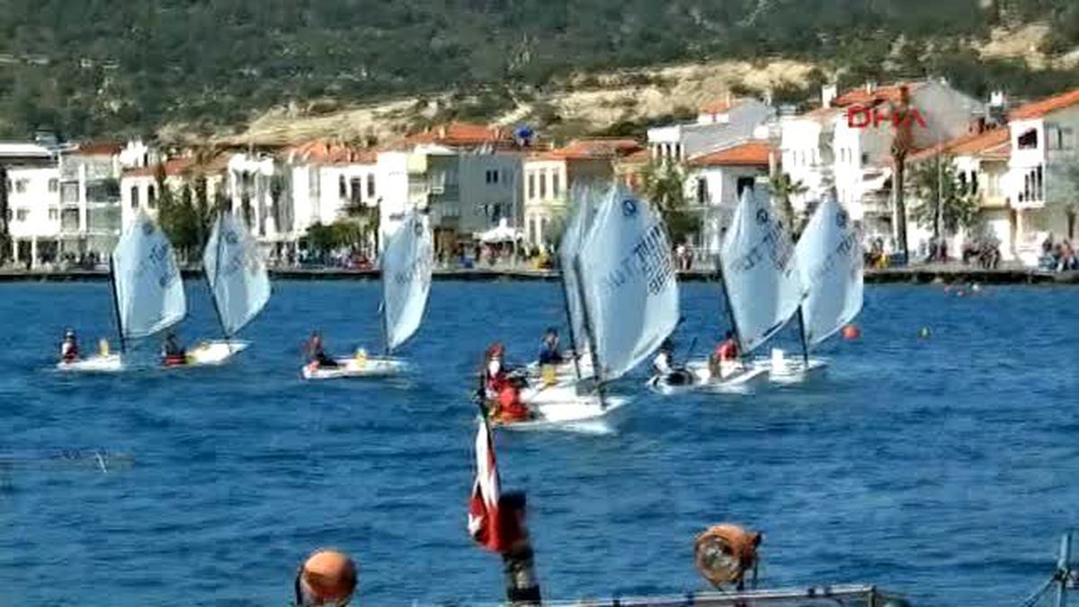 Foça\'dan Yelkenlilerden Termik Santral Protestosu