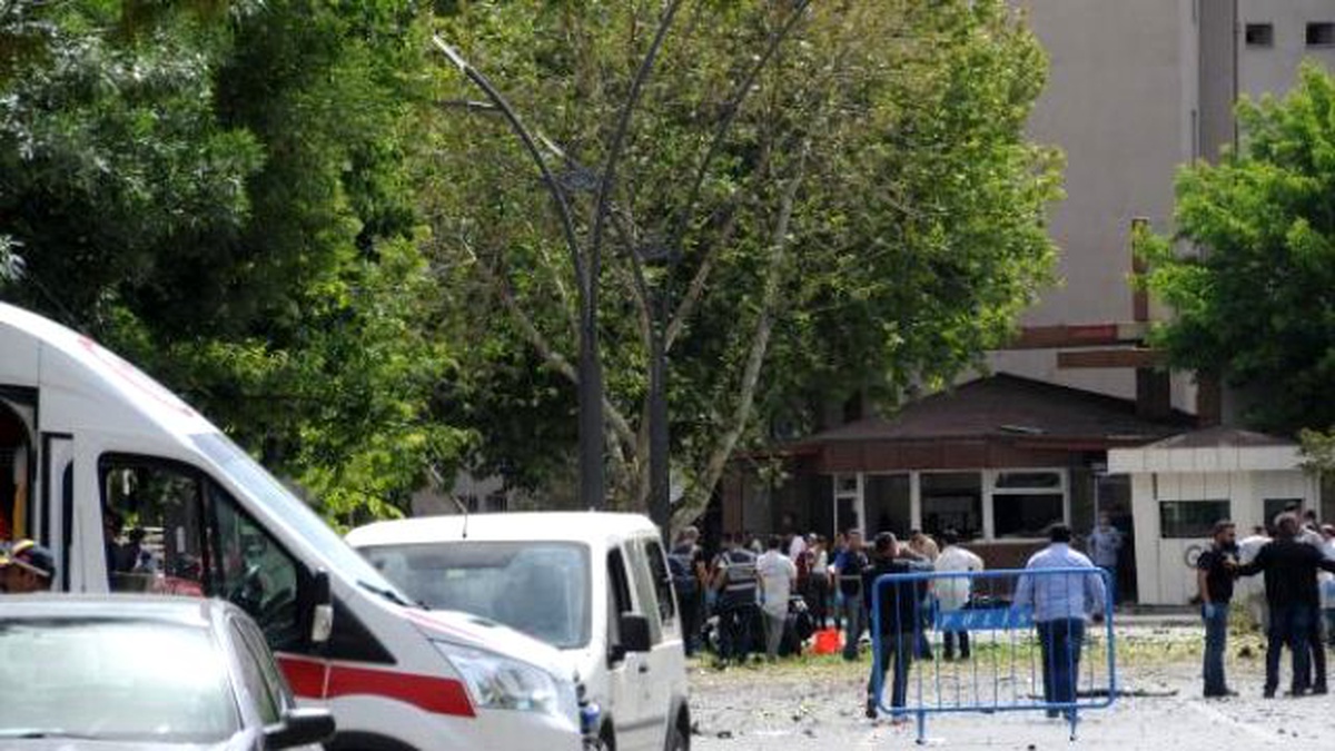 Gaziantep Emniyet Müdürlüğü\'ne Bombalı Saldırı: 1 Şehit (4)