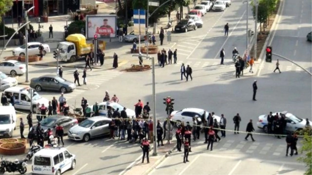 Gaziantep\'te Bomba Yüklü Araçla Saldırı: 2 Polis Şehit, 22 Yaralı