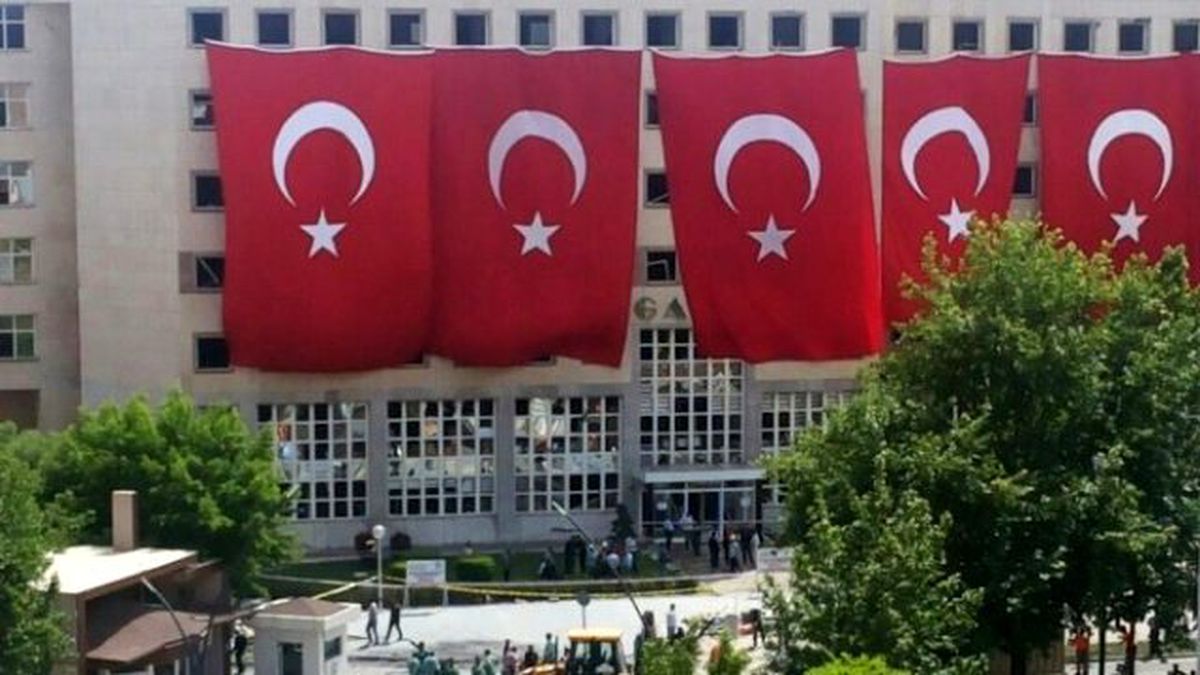 Gaziantep\'te Bombalı Saldırıda Kullanılan Aracın Enkazı Kaldırıldı
