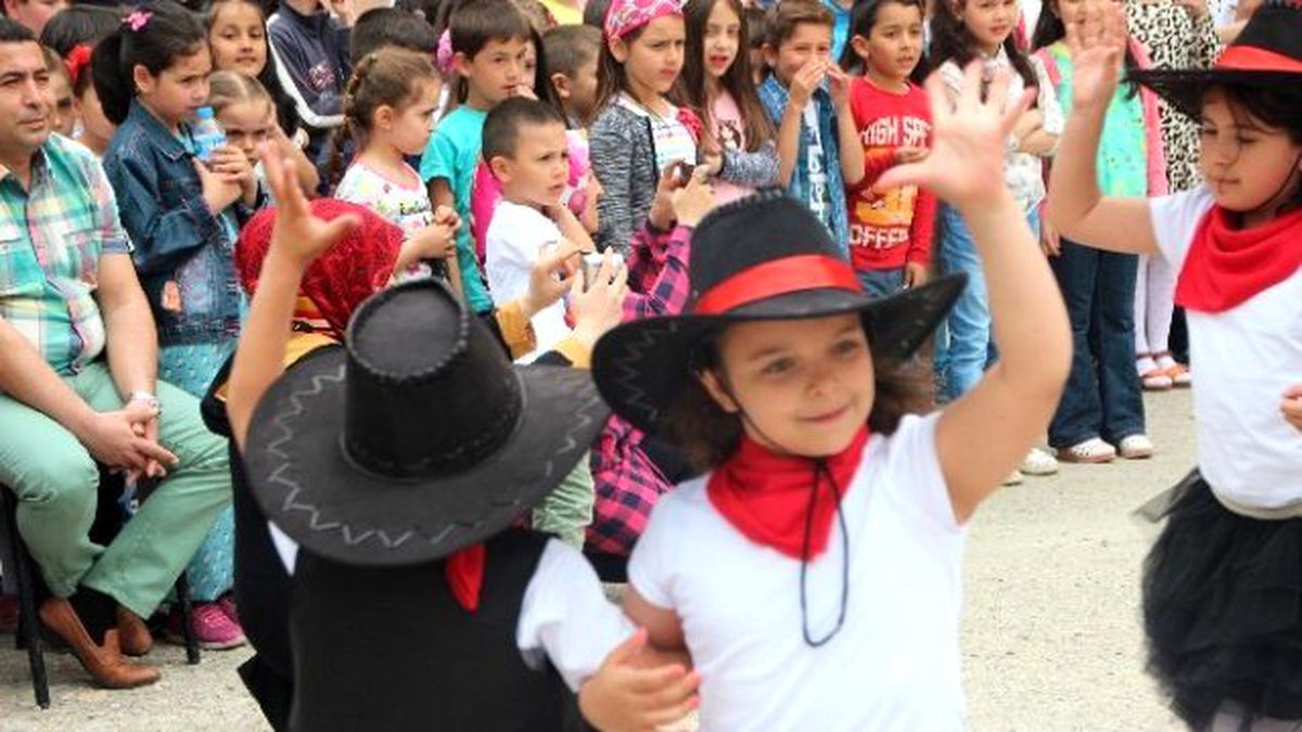 İlkokul Öğrencilerinden 23 Nisan Etkinliği