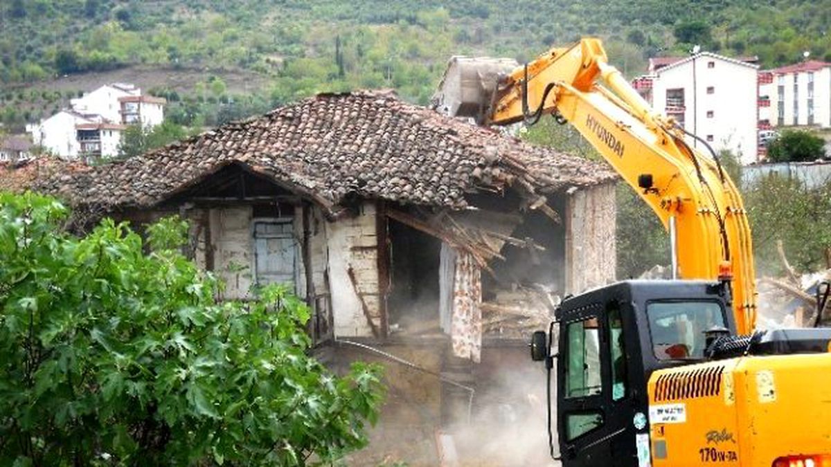 İzmit, Eski Yapılardan Temizleniyor