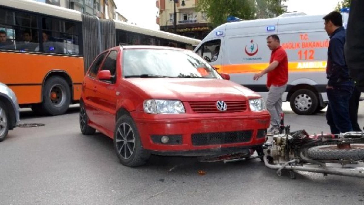 Malatya\'da Otomobil ile Motosiklet Çarpıştı: 1 Yaralı