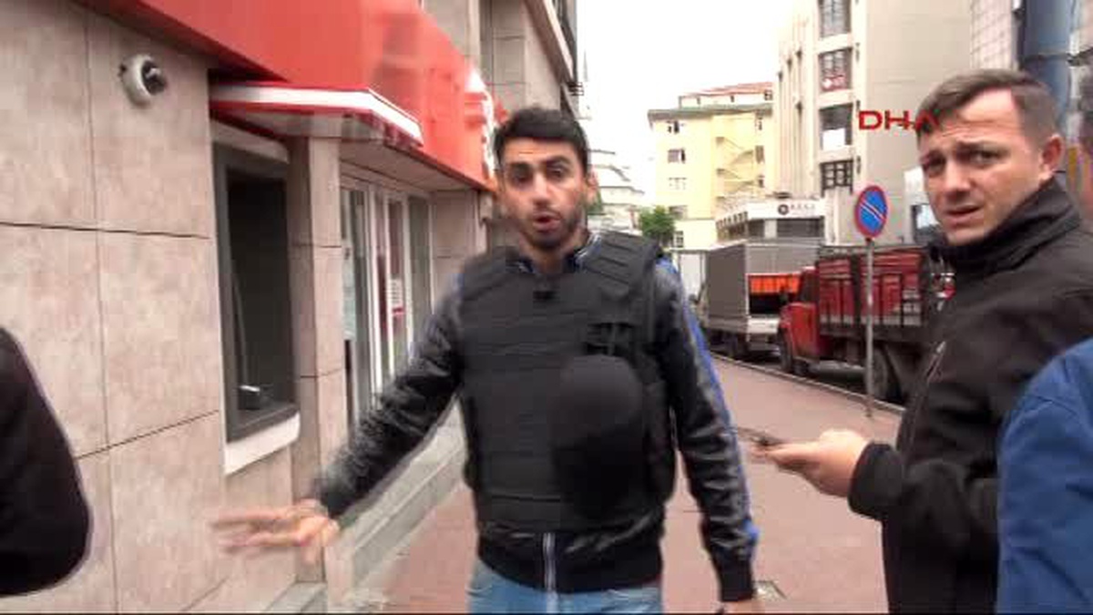 Mecidiyeköy\'te Şüpheli Çantadan Havai Fişek Çıktı