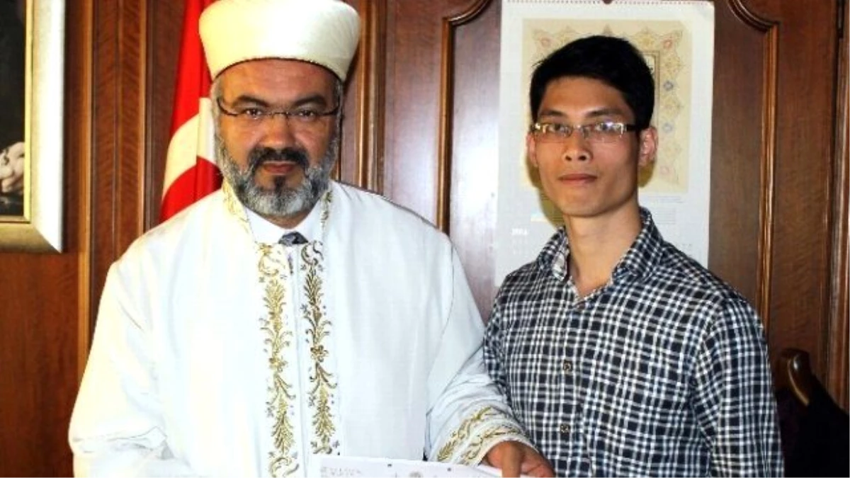 Vietnamlı Ateist Genç Bursa\'da Müslüman Oldu