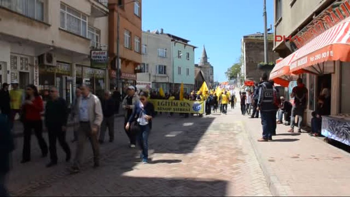 Sinop?ta Coşkulu 1 Mayıs Kutlaması