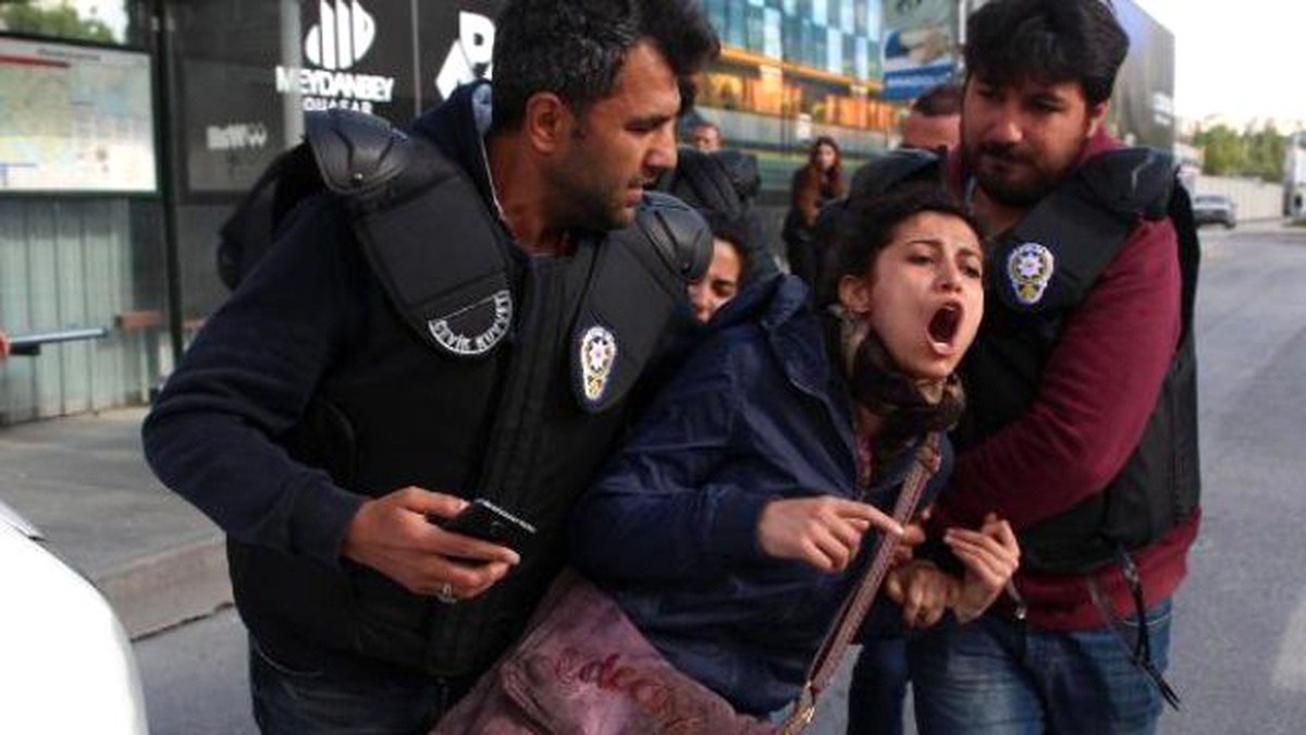 Taksim Meydanı\'na Çıkmaya Çalışan 4 Kişi Gözaltına Alındı