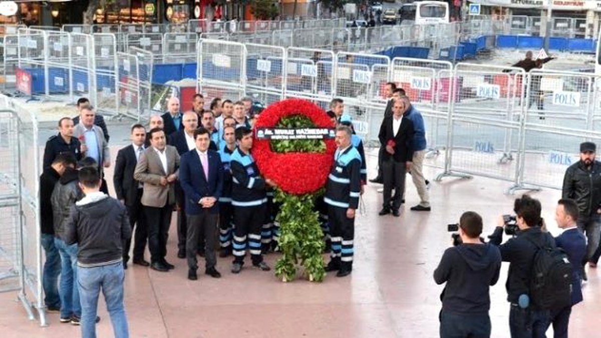 Taksim Meydanı\'na İlk Gelen, Beşiktaş Belediye Başkanı Murat Hazinedar Oldu