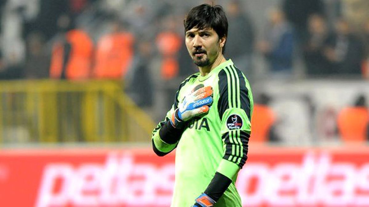 Tolga'ya Kızan Beşiktaşlı Taraftar: Neden Yanımıza Gelmiyorsun, Utanmaz Adam