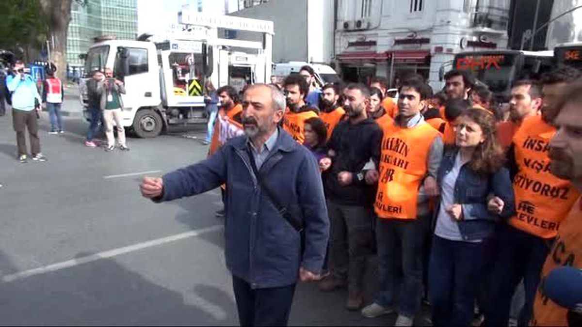 TOMA Hedefi Şaşırdı, Göstericiler Dışında Herkesi Islattı
