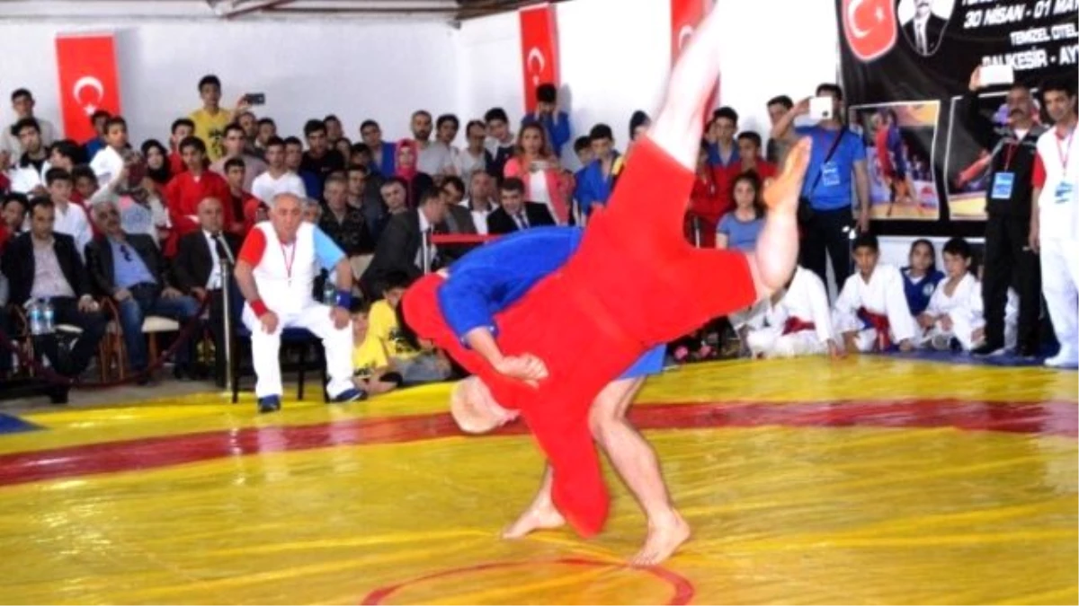 Türkiye Sambo Şampiyonası Kıran Kırana Maçlarla Başladı