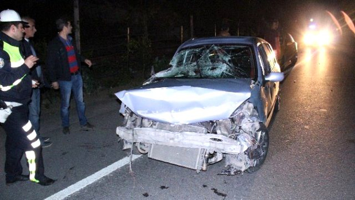 Virajı Alamayan Otomobil Bariyerlere Girdi: 1 Yaralı