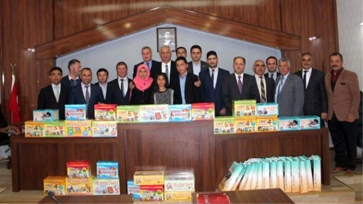 Akdağmadeni Belediyesinden Köy Okullarına Kitap Desteği